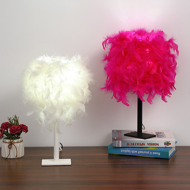 Nordic warm bedroom bedside lamp hotel living room study art decorative lamp simple modern iron feather desk lamp