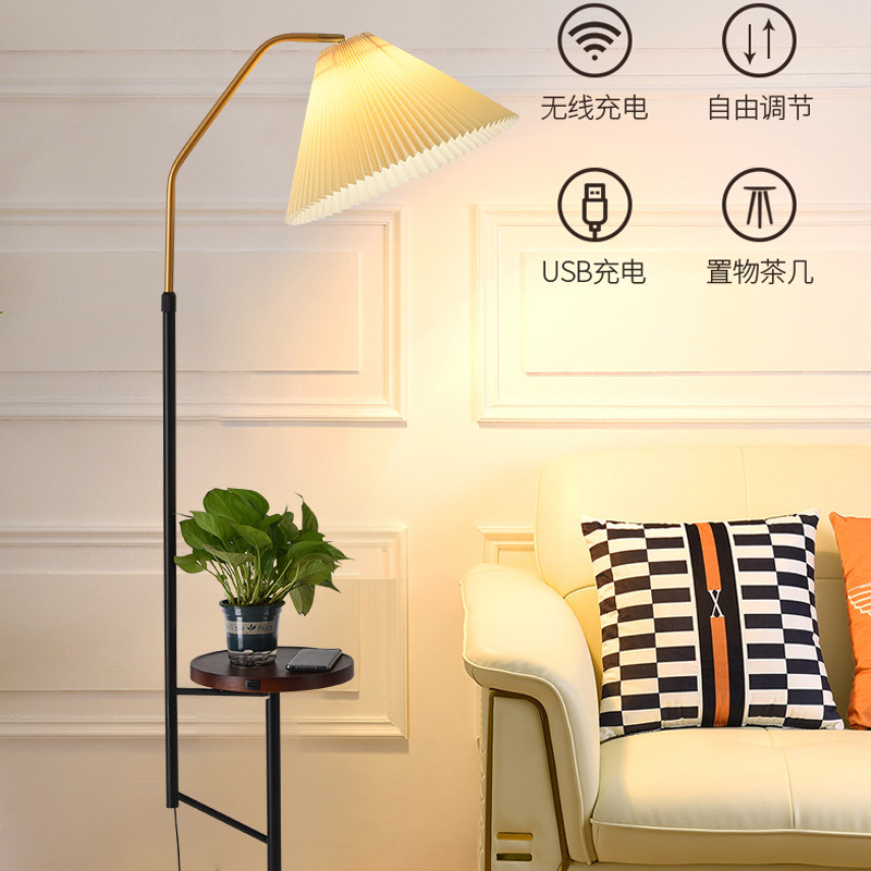Retro-style fold American Light Light Room Light Wood Bedhead Bedroom Living room Tea few vertical table lamp