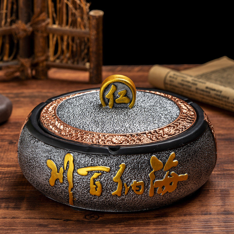 Creative personality trend anti-flying ash with lid home new Chinese retro office fashion decoration resin ashtray