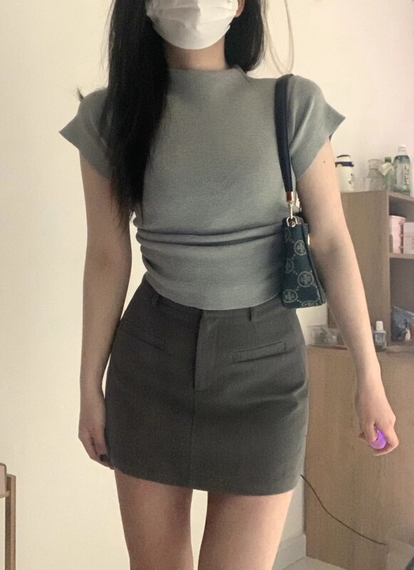 Hip-Hugging Skirt Suit for Women, Hot Girl Style, Regular Shoulder Knit Short-Sleeve T-Shirt, Summer Gray Skirt, Pure Desire Style Two-Piece Set Hip-Hugging Skirt Suit for Women, Hot Girl Style, Regular Shoulder Knit Short-Sleeve T-Shirt, Summer Gray Skirt, Pure Desire Style Two-Piece Set