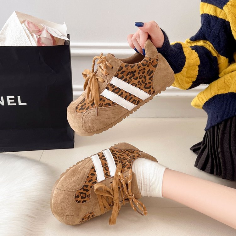 秋冬街头潮鞋：拼色低帮阿甘鞋带你走进舒适时尚圈