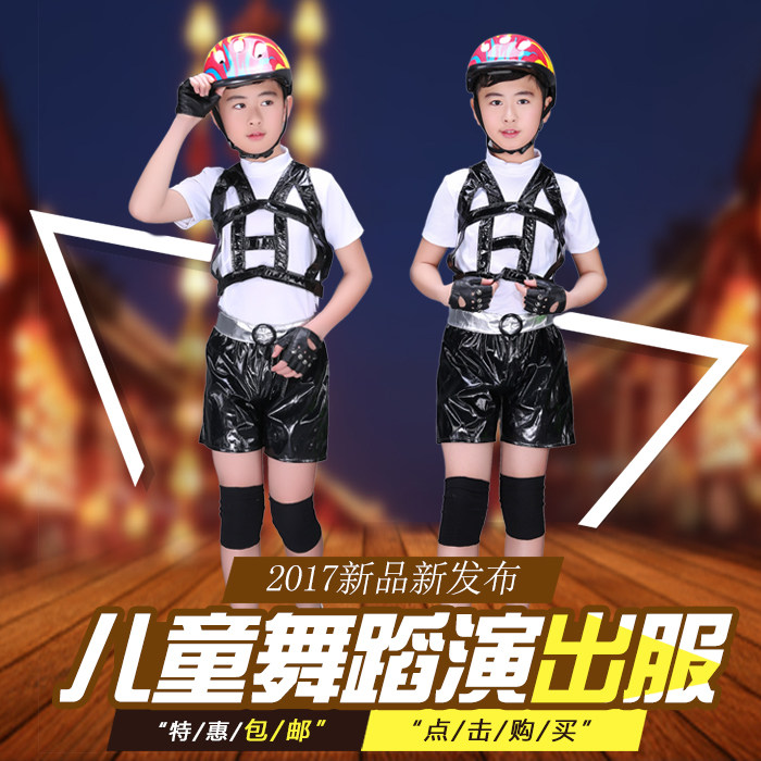 Growing up I'm going to be a cop child The Little Horseatic City Cool Girl plays out the men and women Black Street Dancing Skating.