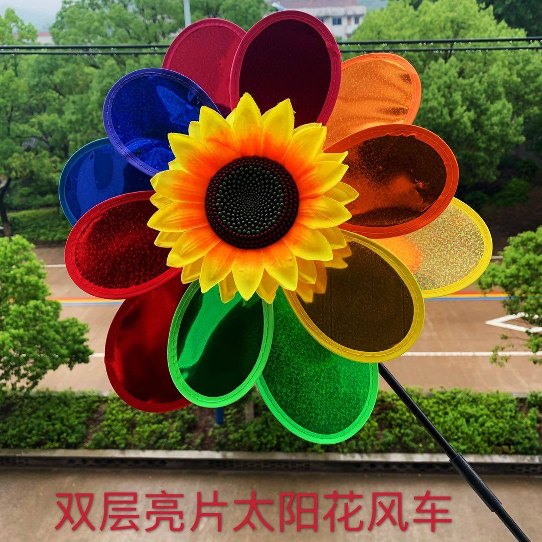 Direct selling children's stall hot selling colorful children's windmill cartoon plastic glowing three sunflowers small windmill