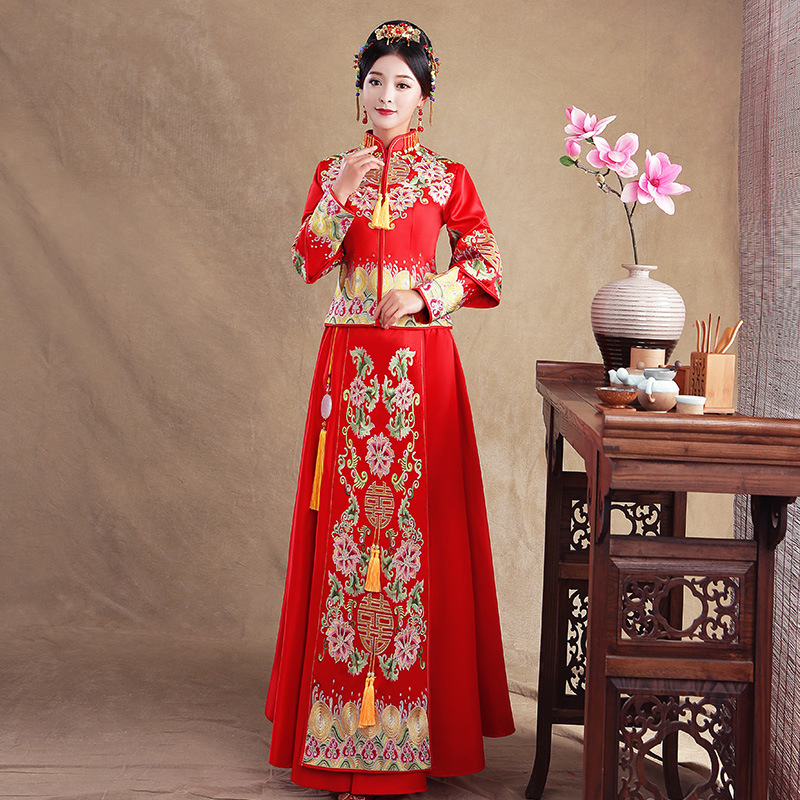 Dussei Six Heineken 2021 new wedding gown The bride Chinese show the wedding dress and the wedding dress The bride is served with the bride's wedding suit