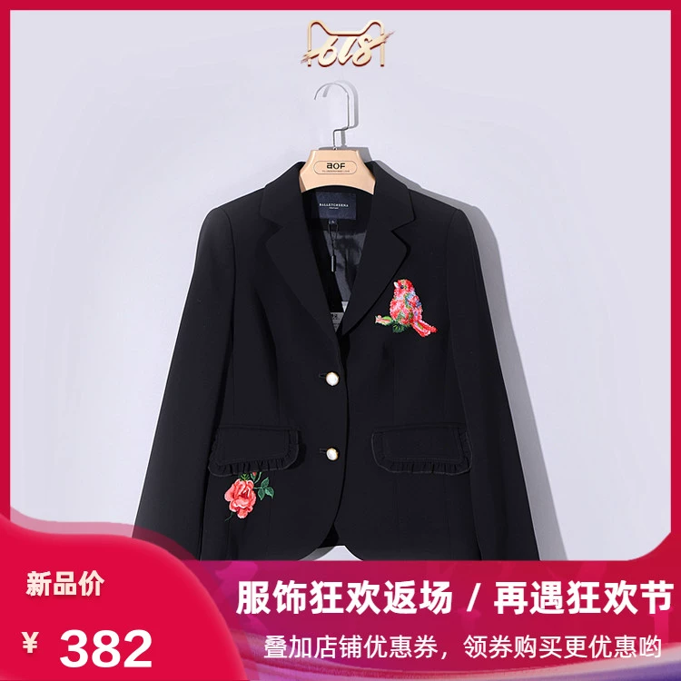 Ba * Jun phụ nữ Đài Loan đích thực mùa xuân và mùa thu miếng đệm vai phù hợp với cổ áo thêu áo ngắn 81727005 - Áo khoác ngắn