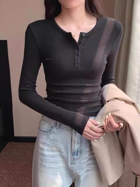 American Retro Sexy Half Open Collar Long-Sleeved T-Shirt for Women in Autumn and Winter with Unique Button Design Round Neck Knitted Top