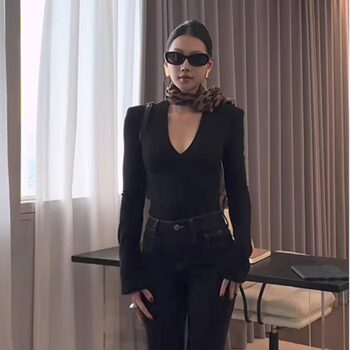 Sexy Hot Girl V-Neck Long-Sleeve T-Shirt for Women, Autumn and Winter, High-End Brushed Fabric, Stylish Slim-Fit Base Layer Top