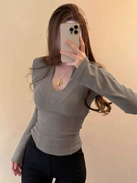 Sexy Deep V-Neck Long-Sleeve Base T-Shirt for Women, Autumn and Winter 2025 New Style, Pure Desire, Tight-Fitting Inner Wear, Slimming Bell-Sleeve Top