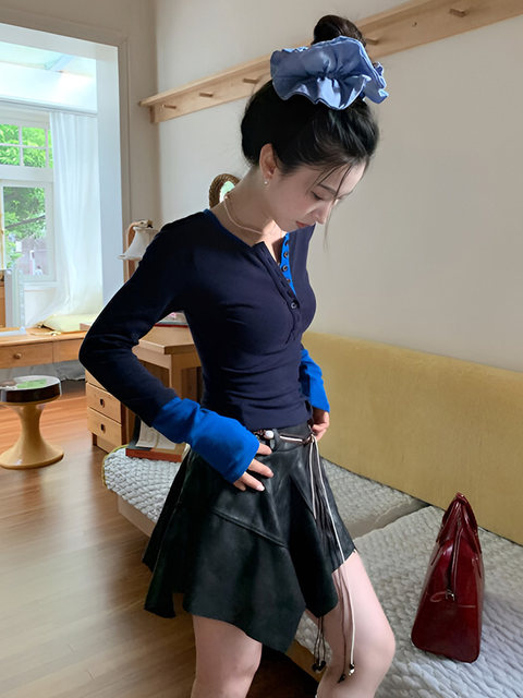 Color-Blocked Fake Two-Piece Long-Sleeve Base Shirt for Women, Autumn and Winter, High-End American Style, Age-Reducing, Slimming Chic Top