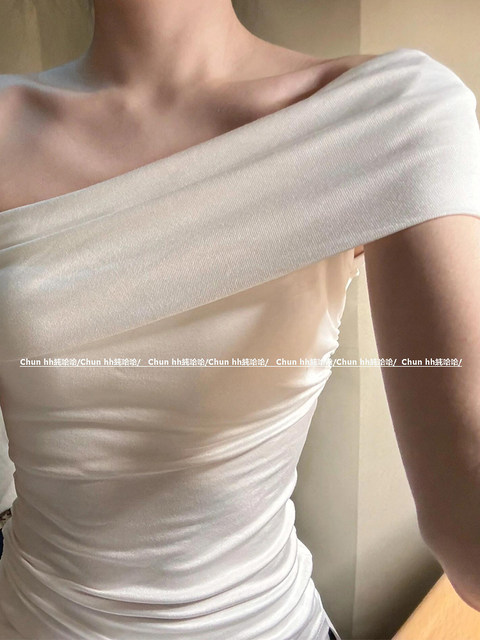 One-Shoulder Tube Top with Straps, Women's Summer and Autumn New Design, Stylish and Comfortable, Slim-Fitting, Pure and Alluring Style, Off-Shoulder Top