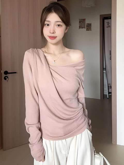 French-Style Off-Shoulder Top for Women, Autumn and Winter, Unique Design, Niche, Beautiful, Slim-Fitting Knitwear