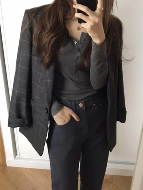 Unique and Chic Henry Collar Inner Layering Shirt for Women, Autumn and Winter Design with Buttons, Slimming, Regular Shoulder, Long-Sleeved T-Shirt Top