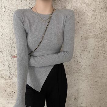 Designed with a Slit at the Hem, Layered with a Long-Sleeved T-Shirt for Women in Autumn and Winter, Super Stylish, Unique, Slim-Fitting and Slimming Base Shirt