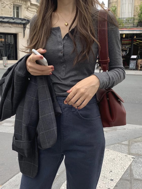 Unique and Chic Henry Collar Inner Layering Shirt for Women, Autumn and Winter Design with Buttons, Slimming, Regular Shoulder, Long-Sleeved T-Shirt Top