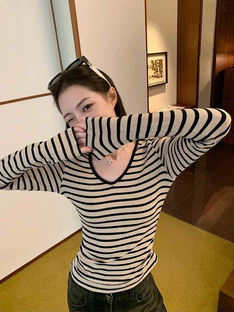 Contrast Color Striped V-Neck Long-Sleeve T-Shirt for Women, Autumn/Winter 2025 New Korean Style Slim Fit Base Layer Chic Top