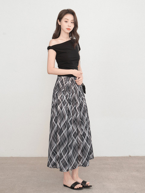 Hot Girl Sexy Short-Sleeved Off-Shoulder Twist T-Shirt Women's Summer Design Asymmetrical Slimming Look Slanted Shoulder Short Top