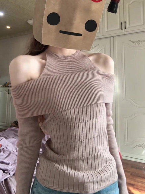 Fake Two-Piece Off-Shoulder Long-Sleeve Knit Sweater for Women, Super Stylish and Gentle Style, Slim Fit, Khaki Color, Autumn and Winter