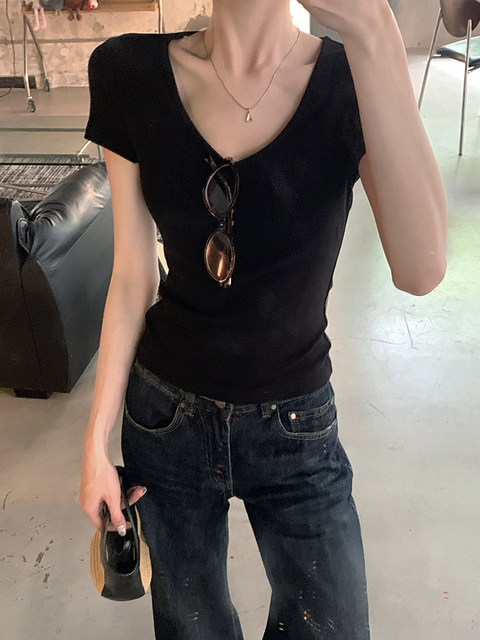 Korean-Style U-Neck Slim-Fit T-Shirt Short-Sleeve Women's 2025 Summer New Niche Design Solid Color Versatile Top