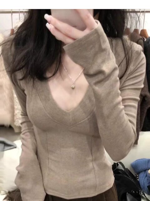 Long-Sleeve V-Neck Undershirt for Women, Autumn and Winter Pure Desire Style, Slim Fit Padded Shoulder Short T-Shirt Top