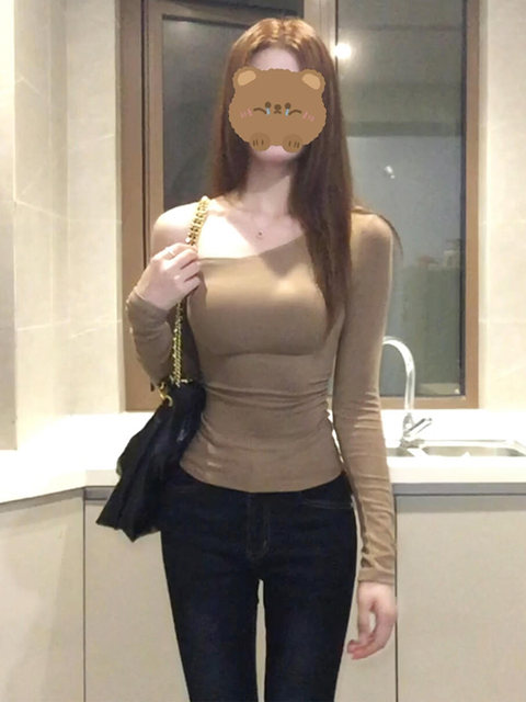 Off-The-Shoulder Long-Sleeve Base Shirt for Women with a Unique Design, Perfect for Fall and Winter, Slim Fit, Flattering and Stylish Innerwear