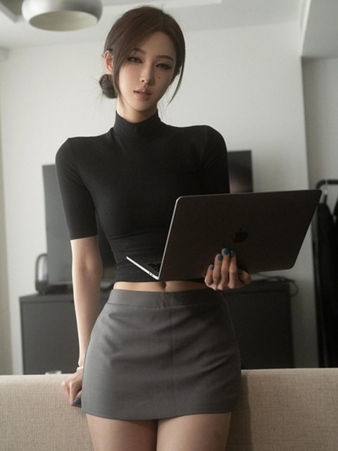 American-Style Black Half-High Collar Mid-Sleeve T-Shirt for Women, Autumn Sexy Tight-Fitting Slim-Fit Inner Layer Short Top