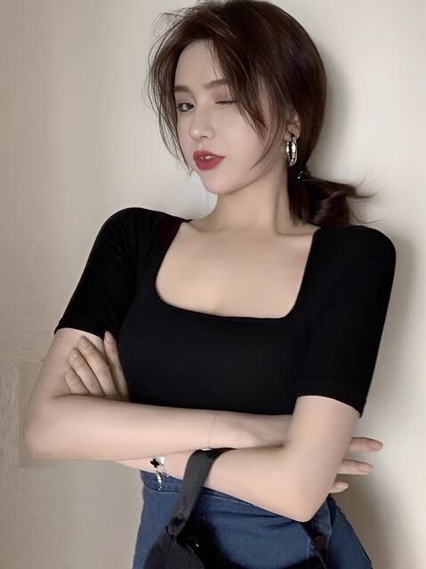 Square-Neck, Regular Shoulder, Mid-Sleeve T-Shirt for Women, Summer 2025 New Style, Figure-Flattering, American-Style Sexy Slim-Fit Top