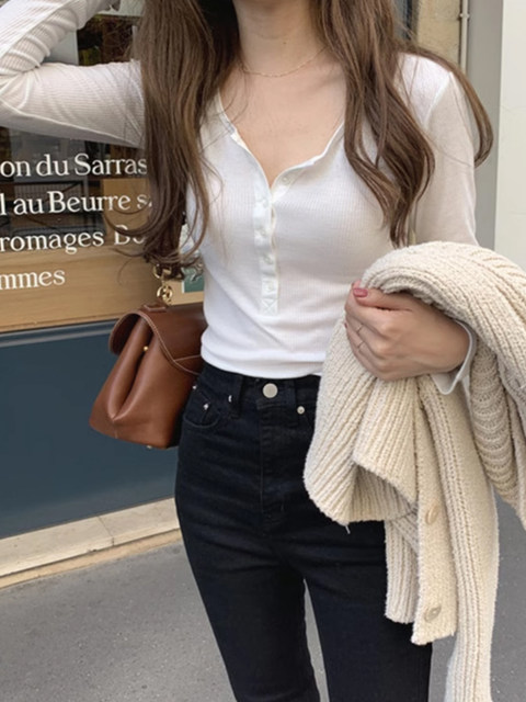 Unique and Chic Henry Collar Inner Layering Shirt for Women, Autumn and Winter Design with Buttons, Slimming, Regular Shoulder, Long-Sleeved T-Shirt Top