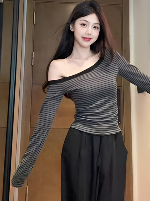 Designed Asymmetrical Striped Base Shirt for Women, Autumn Long-Sleeve Off-Shoulder Slim-Fit Versatile Shoulder-Baring Short Top for Trendy Girls