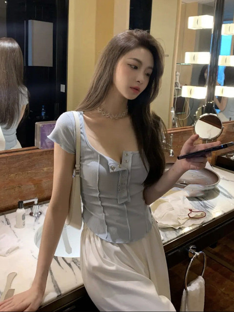 Hot Girl U-Neck Short-Sleeve T-Shirt for Women, Spring 2026 New Style, Super Popular European Fashion, Slim Fit, Flattering, Versatile, Waist-Cinching Short Top