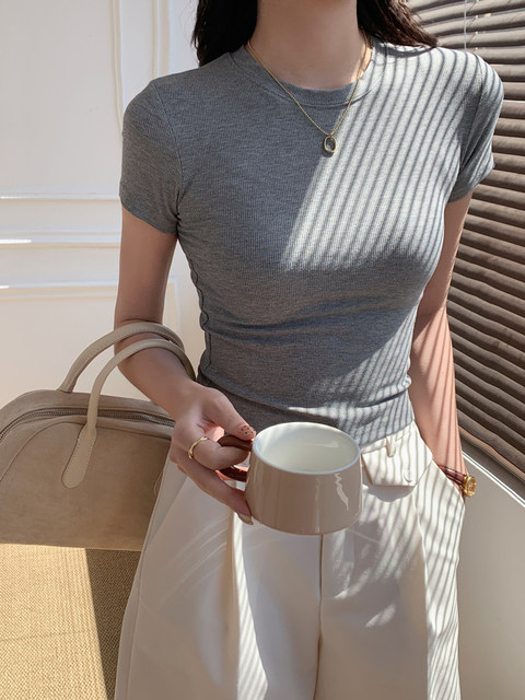 Body-Shaping Tight-Fitting Layered Slim-Fit Solid Color Ribbed Short T-Shirt with Regular Shoulders, Versatile Top, Short-Sleeved T-Shirt for Women