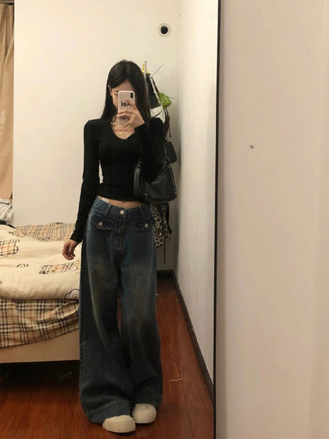 Black V-Neck Inner Layering Shirt for Petite Women, Autumn and Winter Stylish and Chic Slim-Fit Base Shirt Top