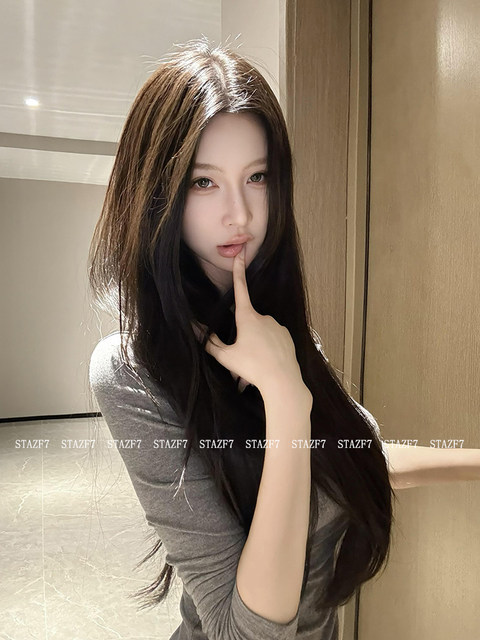 Henley Collar Long-Sleeve Base Layer T-Shirt for Women, Autumn and Winter Design, Slim Fit, Versatile, Flattering Half-Open Collar Top