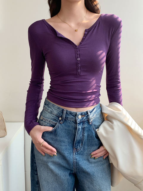 Tight-Fitting, Slimming Base Shirt in a Hot Girl Style, Autumn and Winter American Retro Style, Unique Shoulder Design, Slim Fit, Long-Sleeved Top for Layering