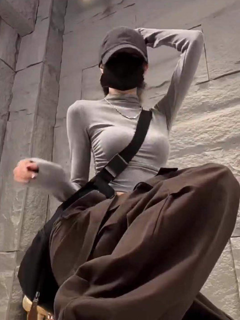 Slim-Fit Ruched Waist Long-Sleeve T-Shirt for Women, Autumn and Winter American Style, Flattering and Waist-Cinching Short Base Layer Top