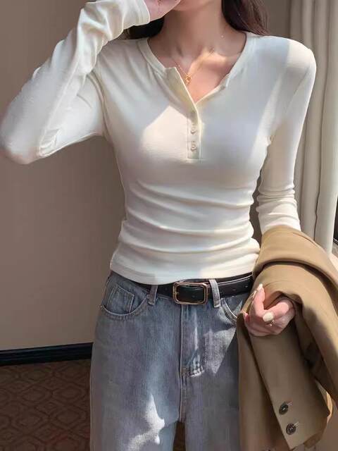 American Retro Sexy Half Open Collar Long-Sleeved T-Shirt for Women in Autumn and Winter with Unique Button Design Round Neck Knitted Top