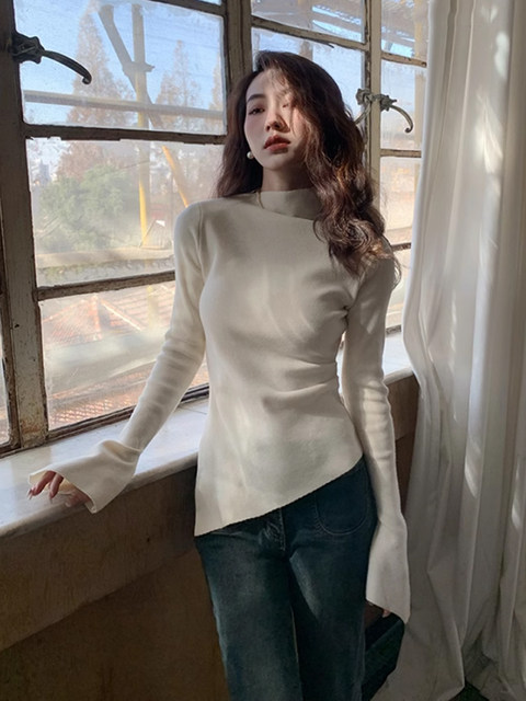 Half Turtleneck with Bell Sleeves, Knitted Sweater, Women's Autumn and Winter Design, Irregular Slit Hem Top