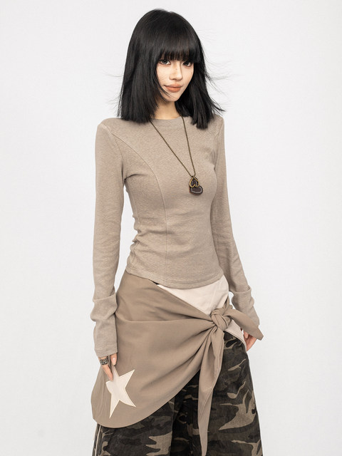 American-Style Spicy Girl Long-Sleeve T-Shirt for Women, Autumn and Winter Design, Niche Tight-Fitting Base Shirt, Slimming Oatmeal Color Inner Top