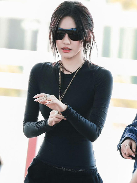 Celebrity-Inspired Black Long-Sleeve Base Shirt T-Shirt for Women, Autumn and Winter Slim Fit Inner Wear, Slimming Simple Round-Neck Top