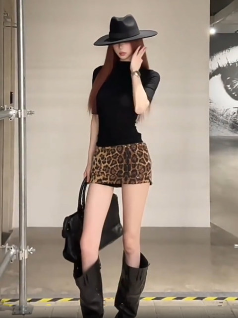 Elegant Style Half-High Collar Slim-Fit T-Shirt for Women, Early Spring 2026 New Model, Sexy Tight-Fitting Slimming Base Layer Top