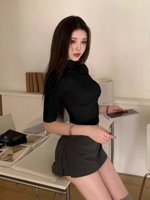 Hot Girl Style Tight-Fitting Half-High Collar Half-Sleeve T-Shirt for Women, Summer 2025 New Thin Style, Unique and Super Stylish, Slimming Top