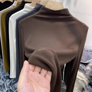Half-High Collar, Regular Shoulder, Long-Sleeve Base Shirt for Women, Autumn and Winter T-Shirt, Stylish Layering, Slim Fit, Thin Fleece, Brushed Fabric Top