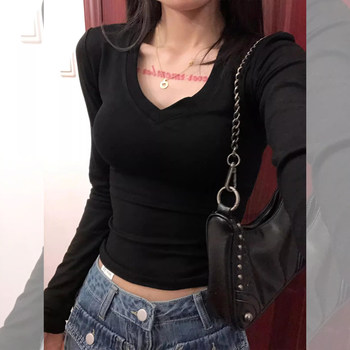 Black V-Neck Inner Layering Shirt for Petite Women, Autumn and Winter Stylish and Chic Slim-Fit Base Shirt Top