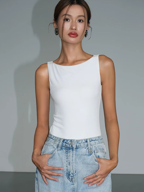One-Line Neckline Tank Top for Women, Summer Outerwear, 2025 New Style, Sexy and Slim-Fitting, Retro Design, Sleeveless French-Style Top