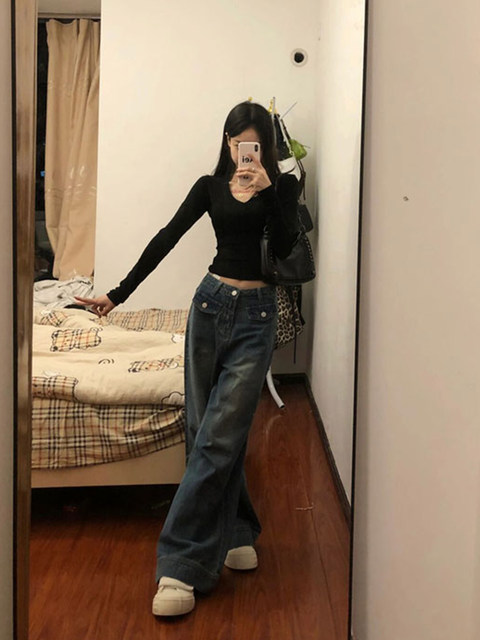 Black V-Neck Inner Layering Shirt for Petite Women, Autumn and Winter Stylish and Chic Slim-Fit Base Shirt Top