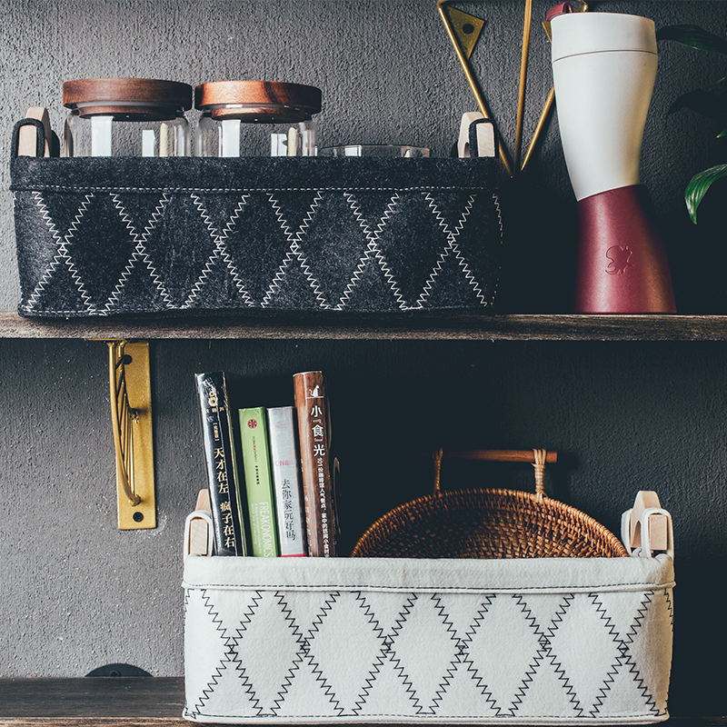 Nordic style household bedside toy snacks small basket dormitory table solid wood handle felt storage basket