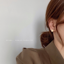 Temperament Korean retro simple small square earrings cold wind small fun high-end sense earrings personality tide girl