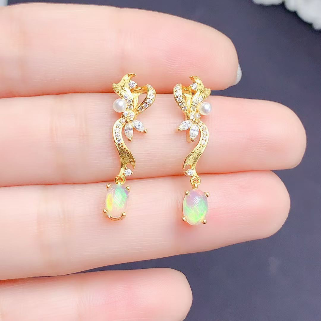 燕子家彩宝的哥伦比亚祖母绿耳坠值不值？看懂这几点你就明白！ ——珠宝收藏投资趋势新风向