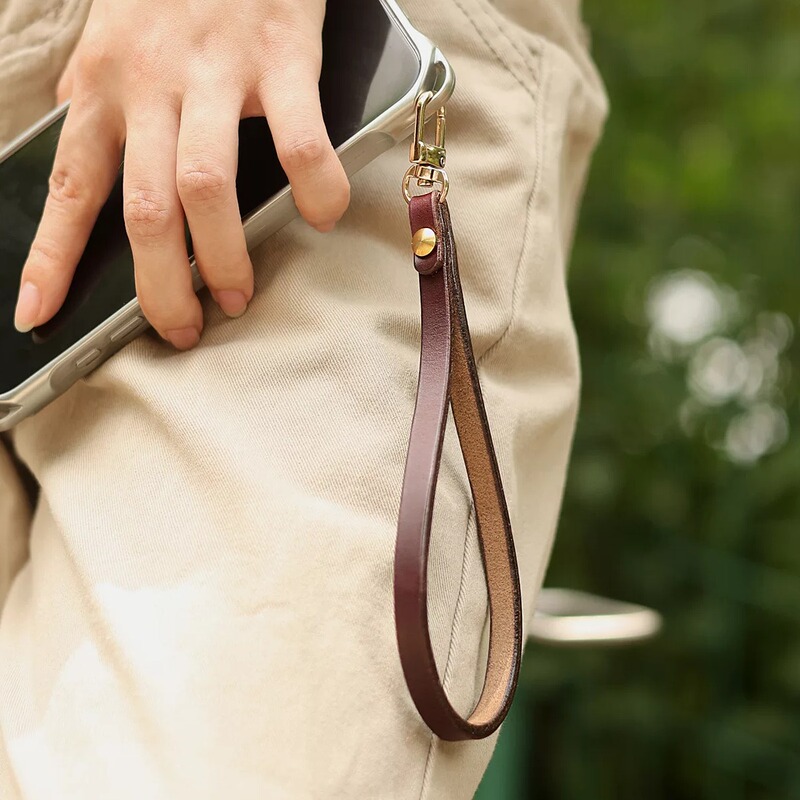 American Hallwin Tea Core Leather Phone Lanyard Wrist Strap High-Gloss Genuine Leather Car Key Bag Hand Strap Hook American Hallwin Tea Core Leather Phone Lanyard Wrist Strap High-Gloss Genuine Leather Car Key Bag Hand Strap Hook