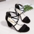 Mùa hè 2017 mới quai chéo Giày sandal đế bệt màu đen Hàn Quốc phiên bản dày của hoang dã Sandal