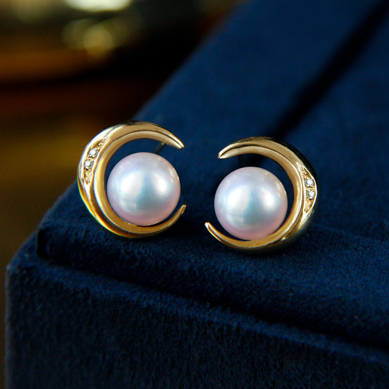 Moon Akoya Seawater Pearl Ear Nail 18K Gold Diamond Super Light Japan Pearl Earrings Personality Advanced Sensation